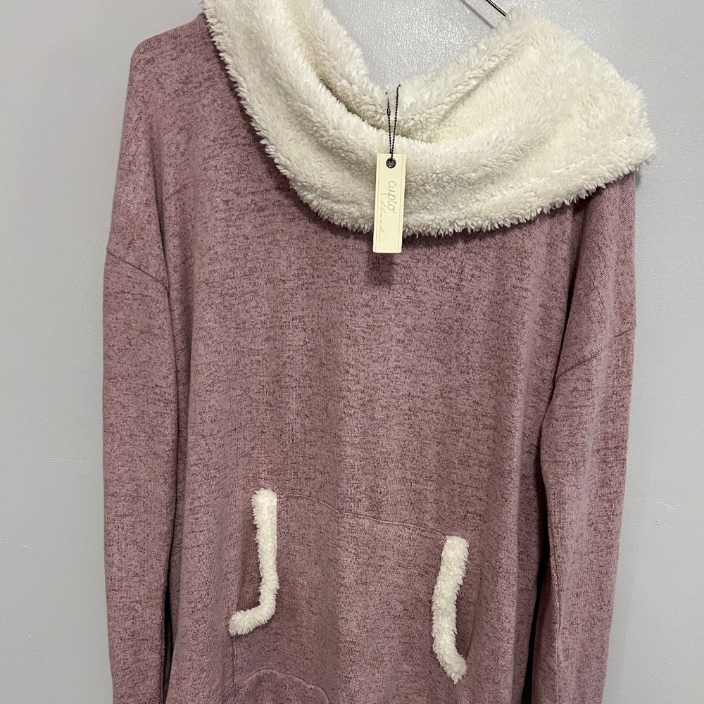 NWT  Cupio pink fleece  top in size large.